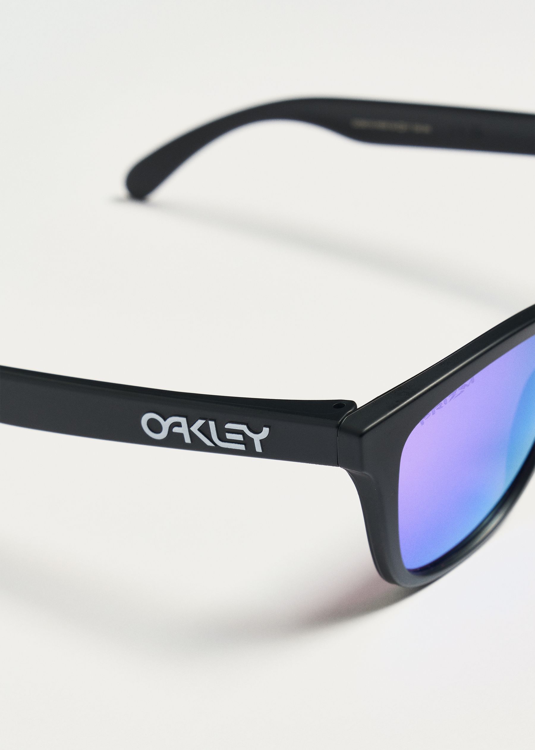 Oakley Frogskins Matte Black / Prizm Violet Sunglasses