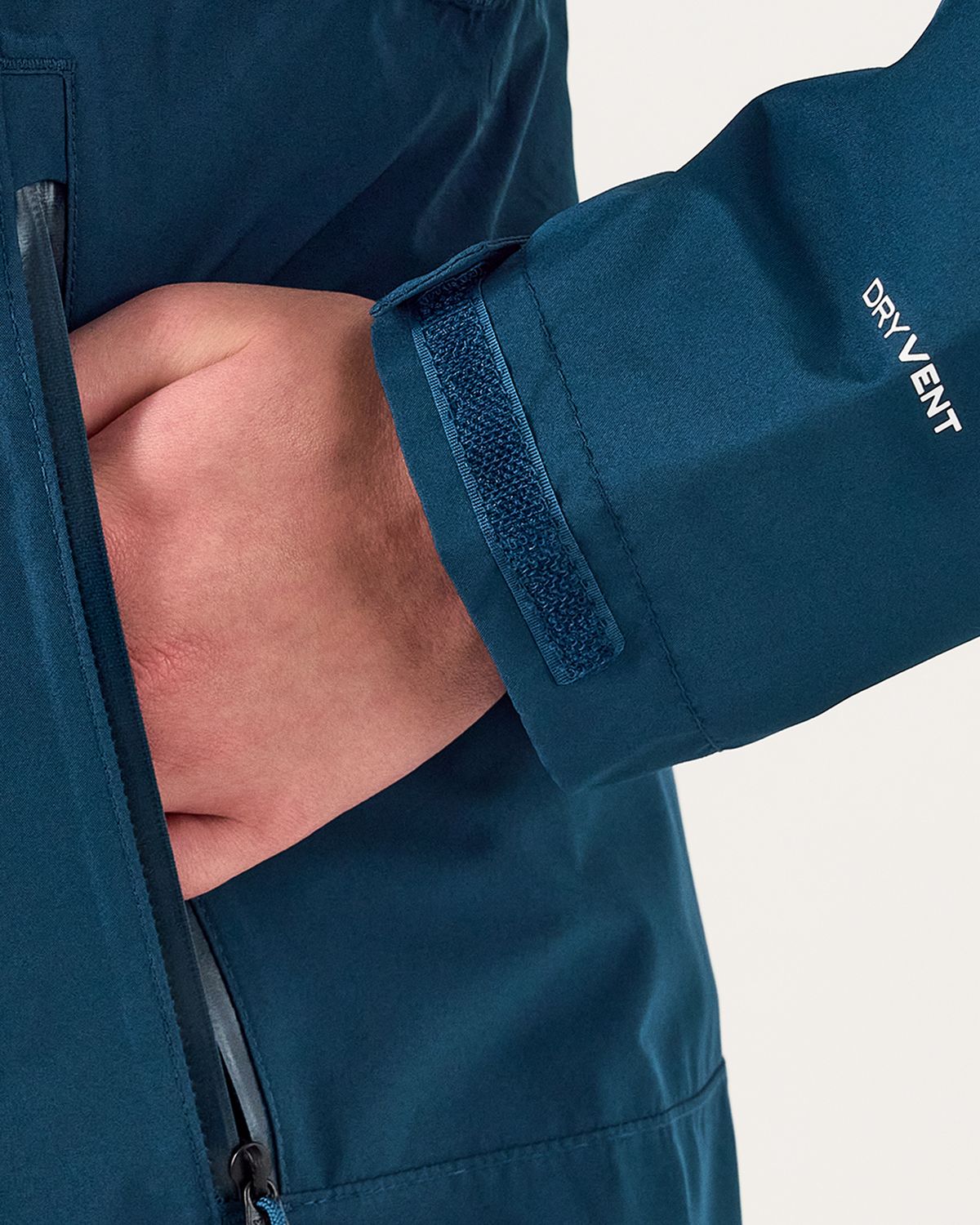 Adjustable Velcro cuffs 