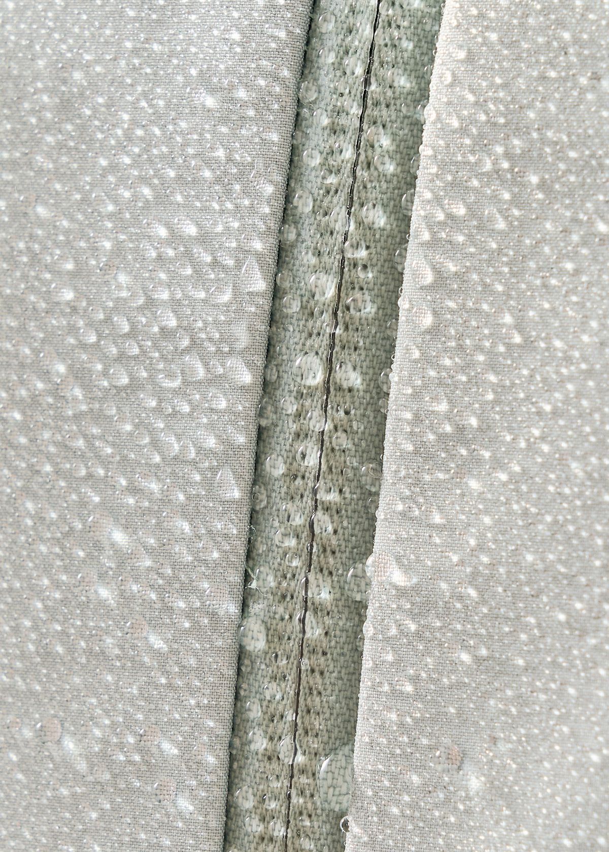 Water-repellent front zip