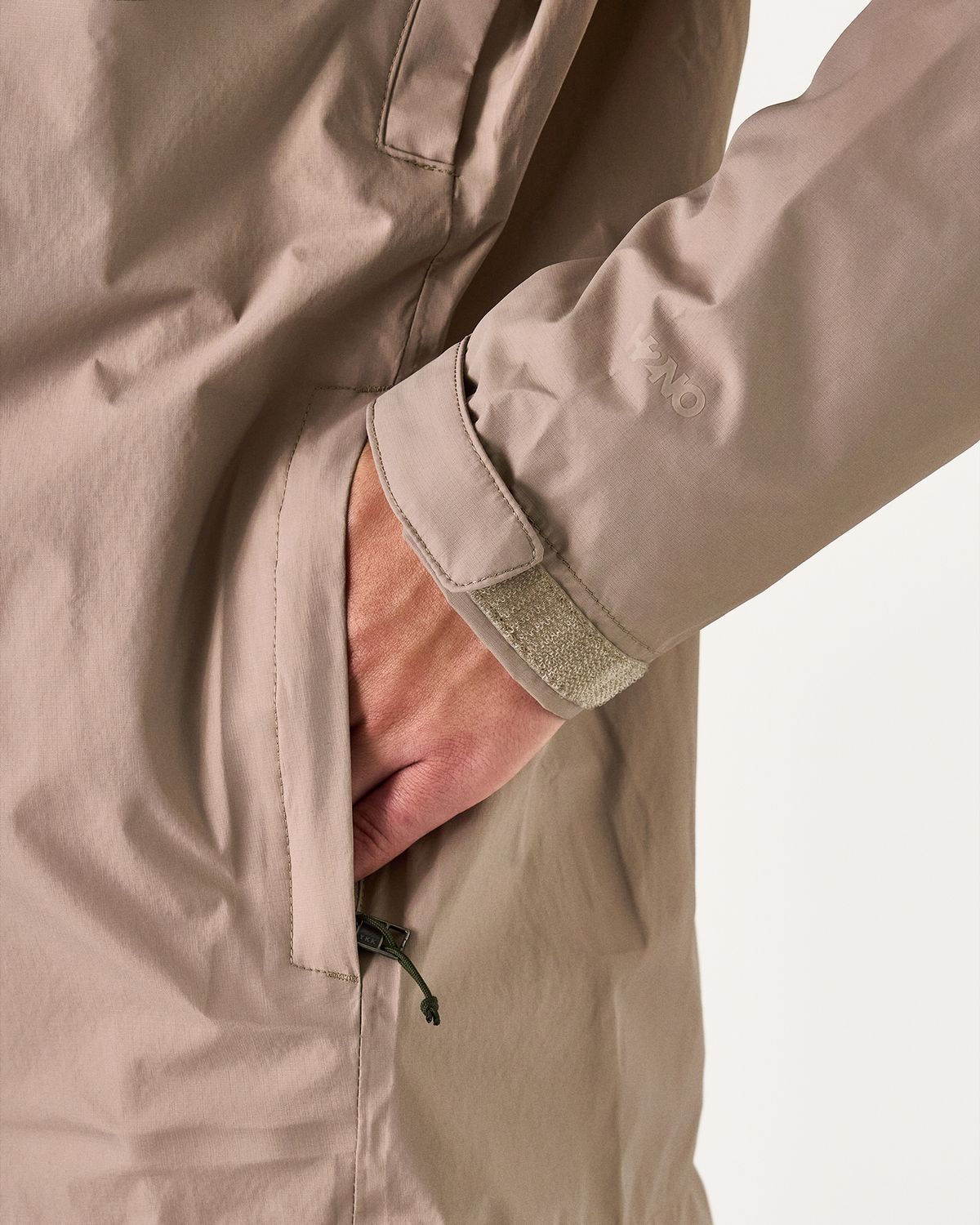 Zipped hand pockets