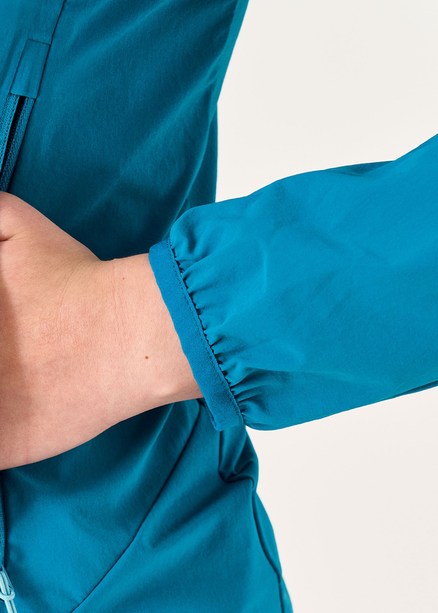  Elasticated cuffs 