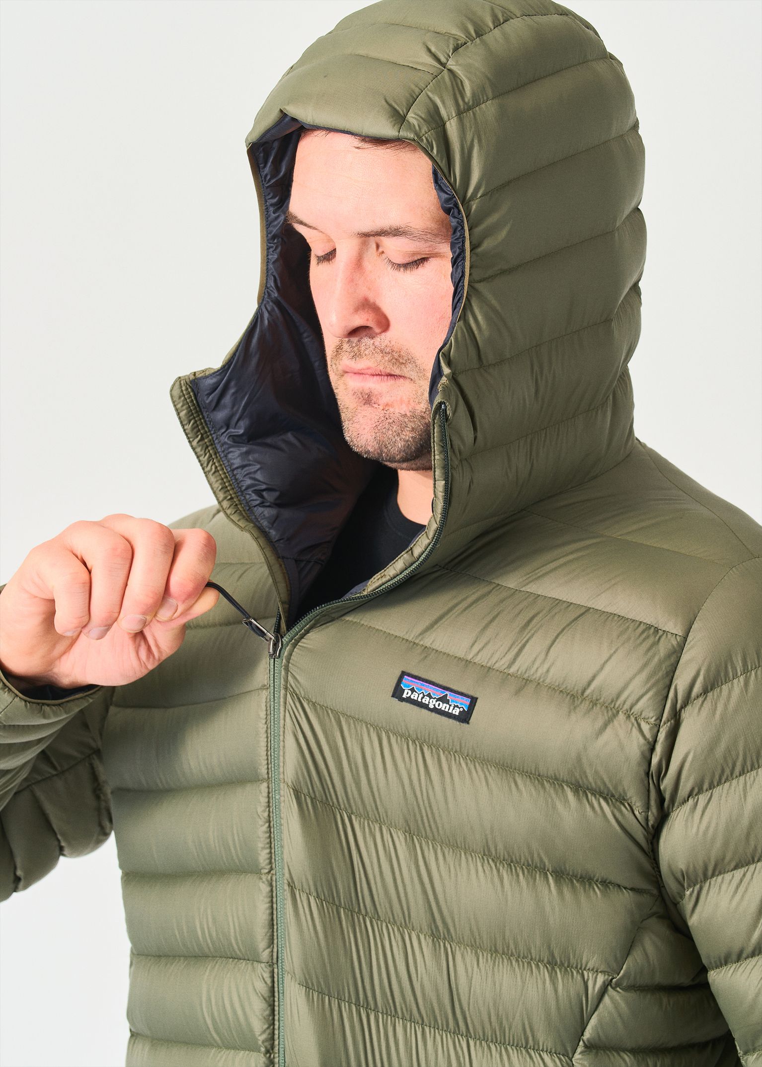  Adjustable hood