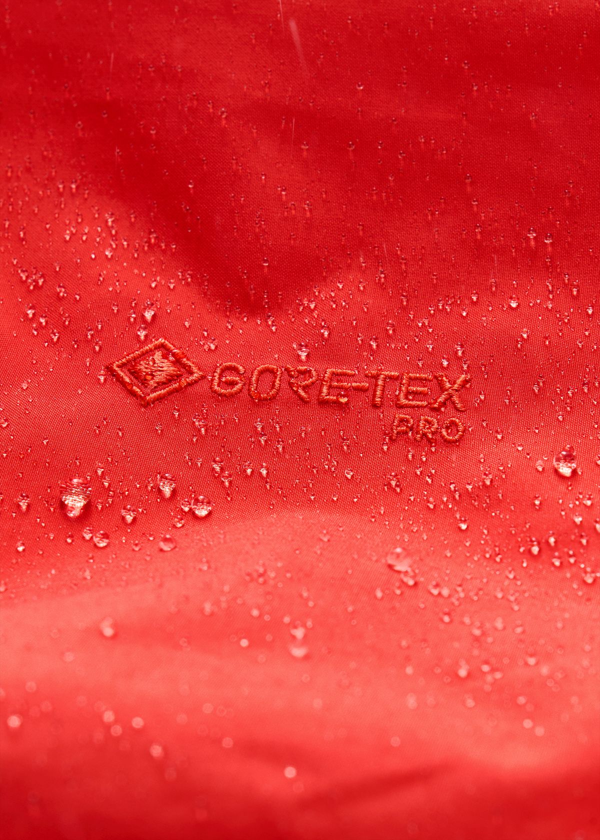  GORE-TEX Pro Most Rugged 3-layer waterproof protection