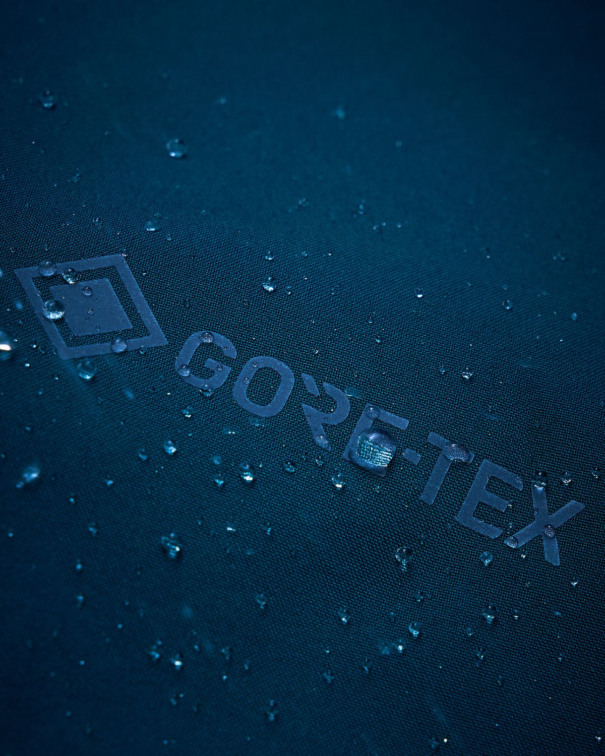  GORE-TEX 3-layer expanded polyethylene (ePE) waterproof protection 