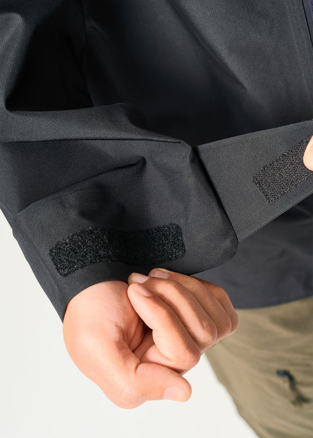 Adjustable Velcro cuffs