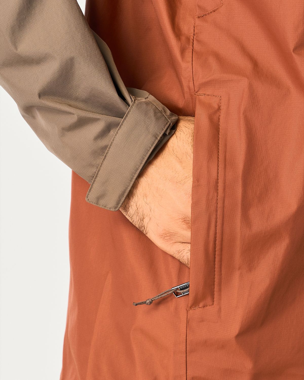 Zipped hand pockets