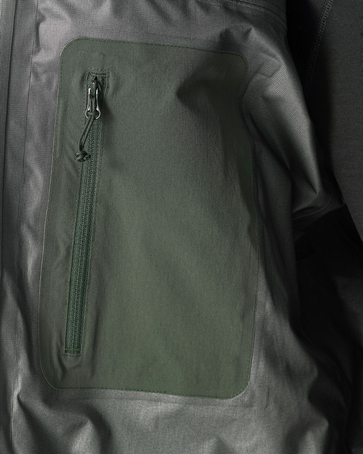 Internal zipped pocket