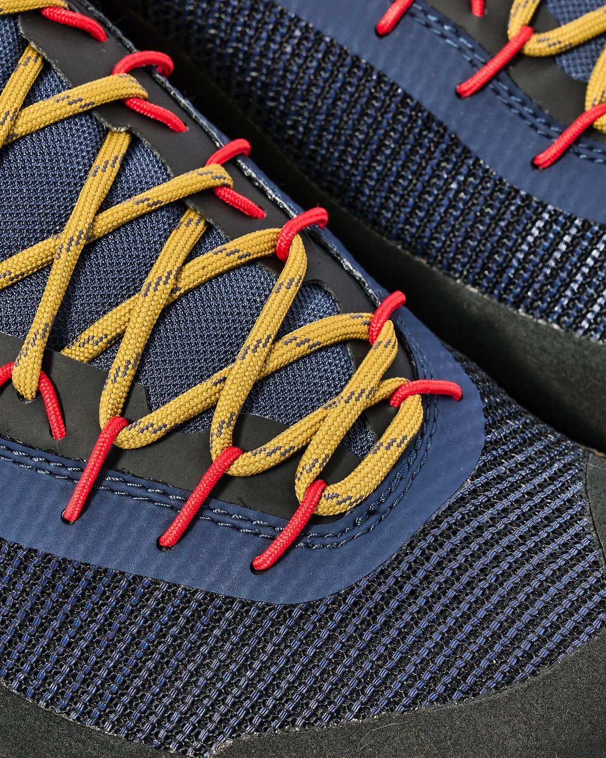 To-the-toe lace closure    