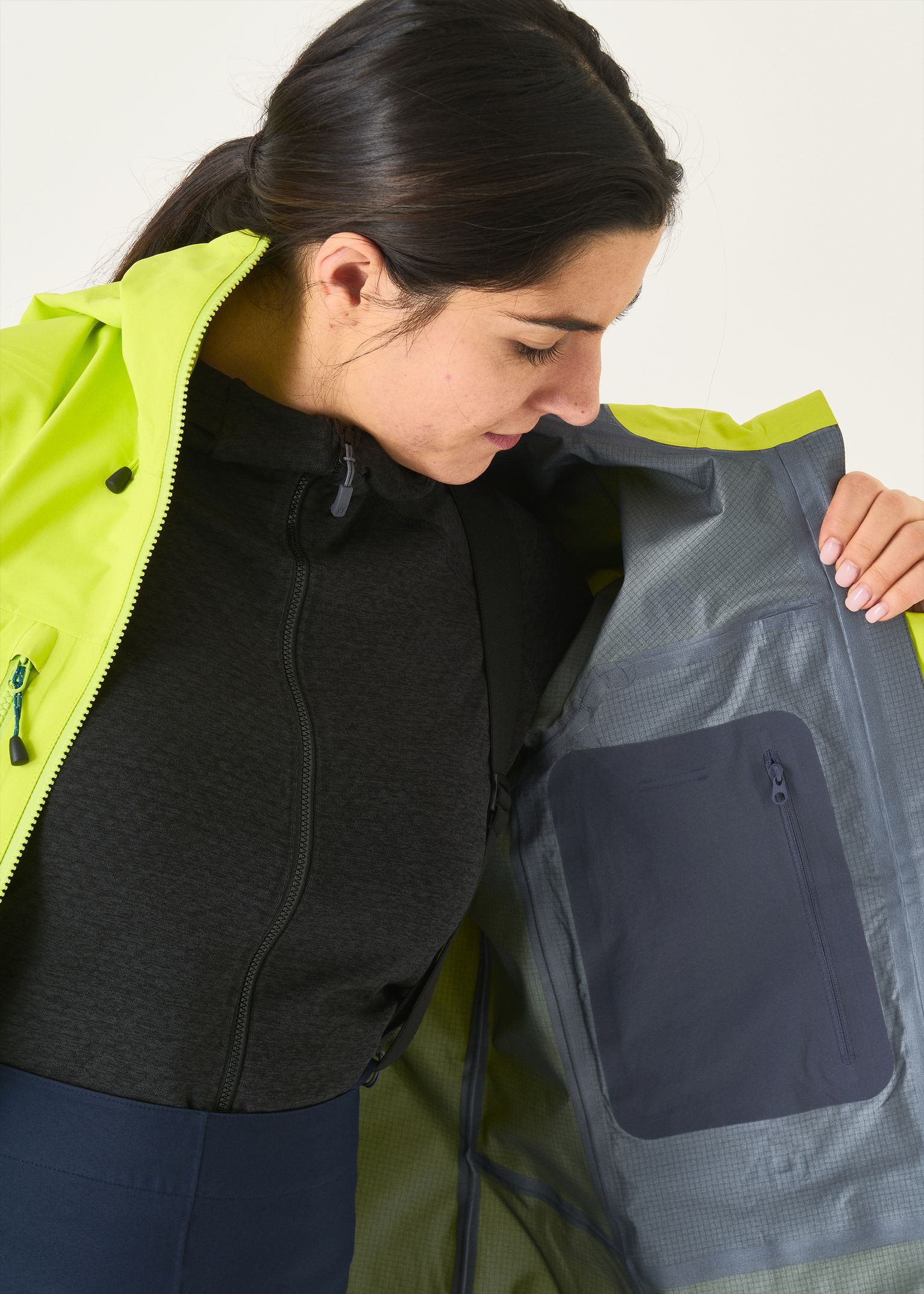 Internal zipped pocket 