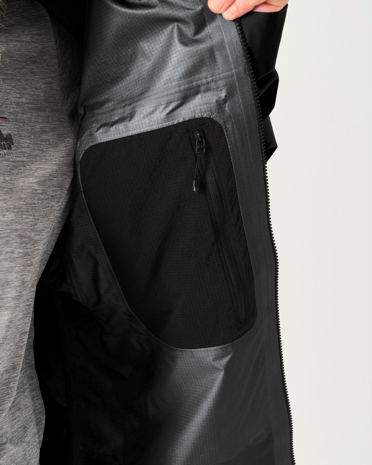 Internal zipped pocket