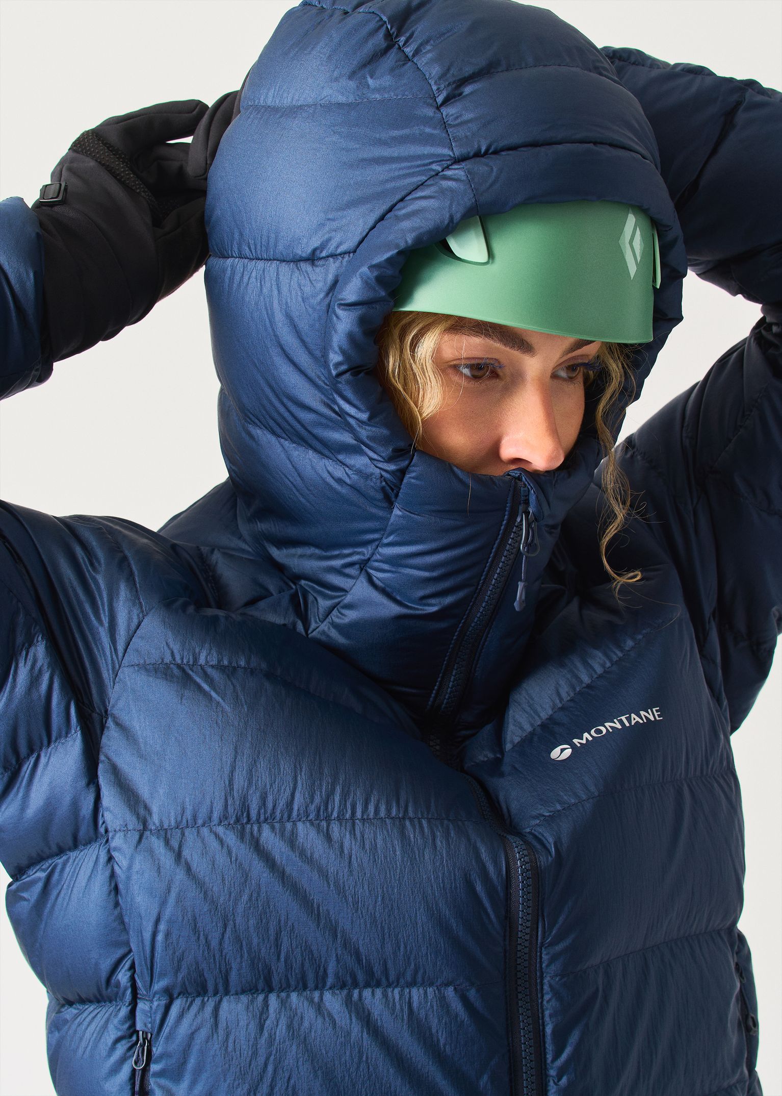 Helmet compatible Pivot 2 hood