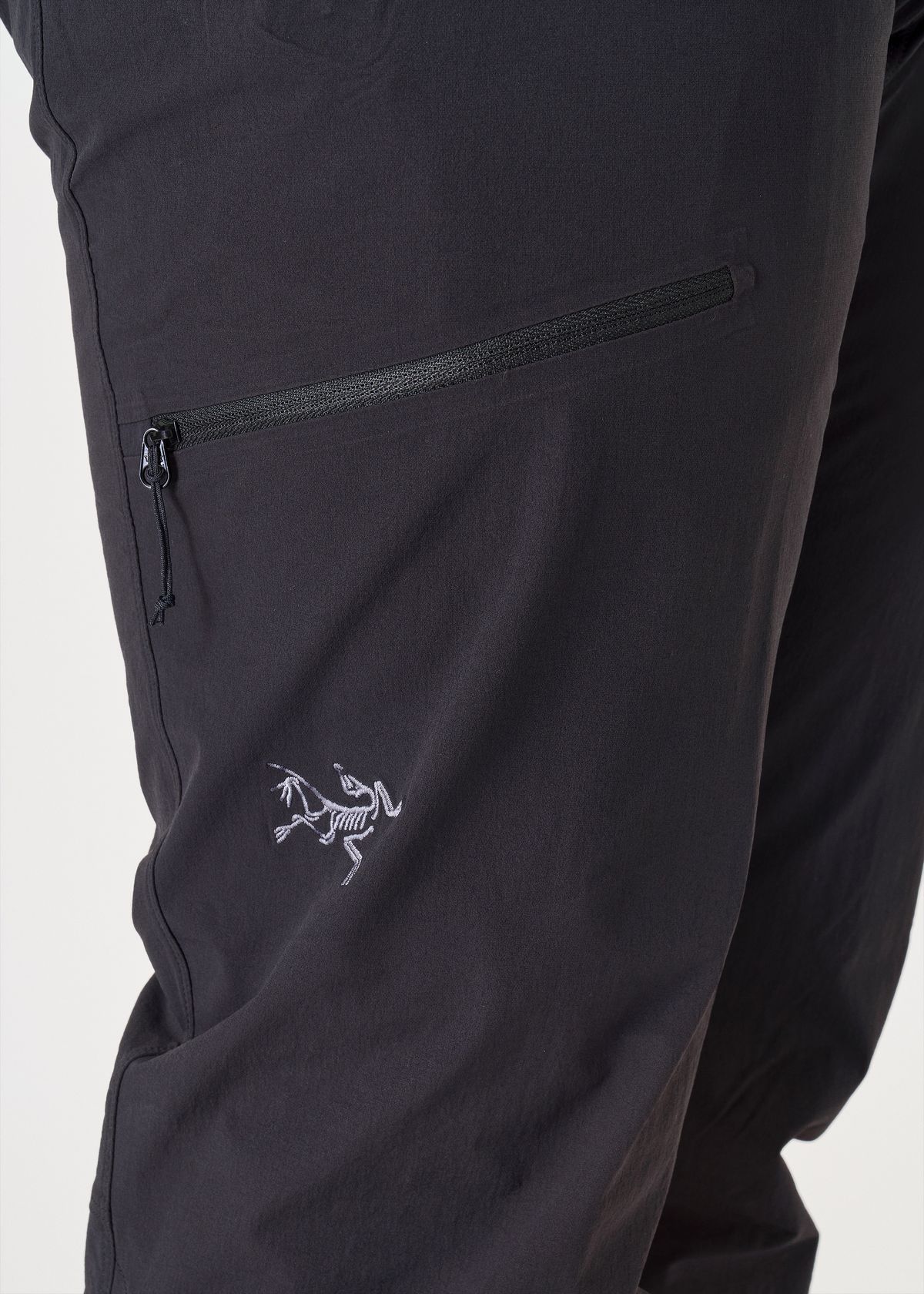 Zipped thigh pocket