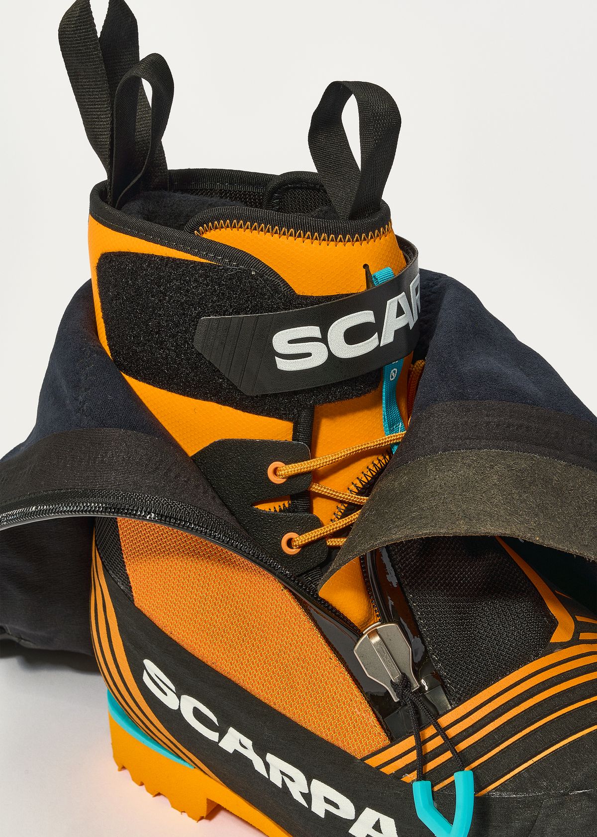 Removable liner boot