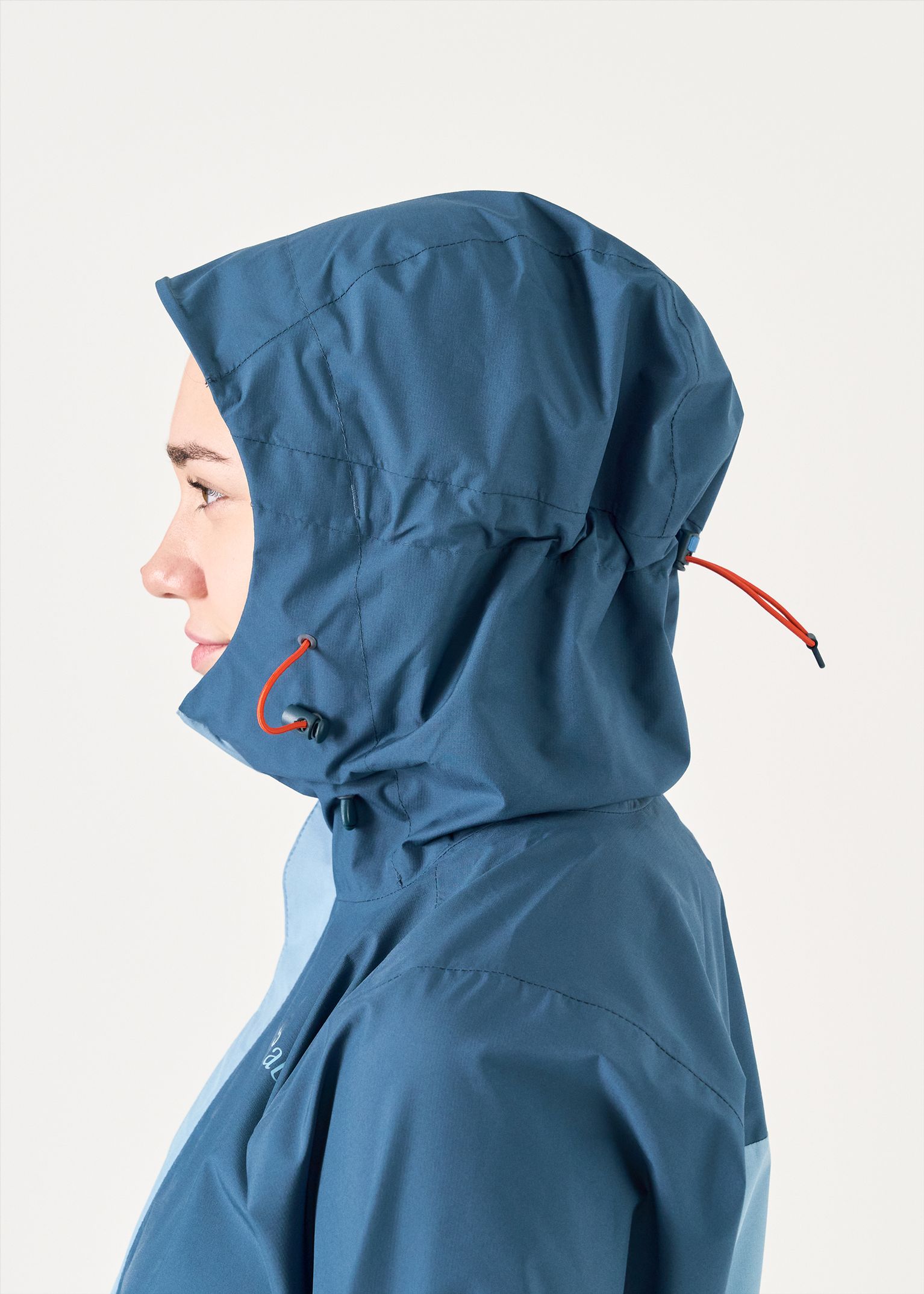  Adjustable hood 