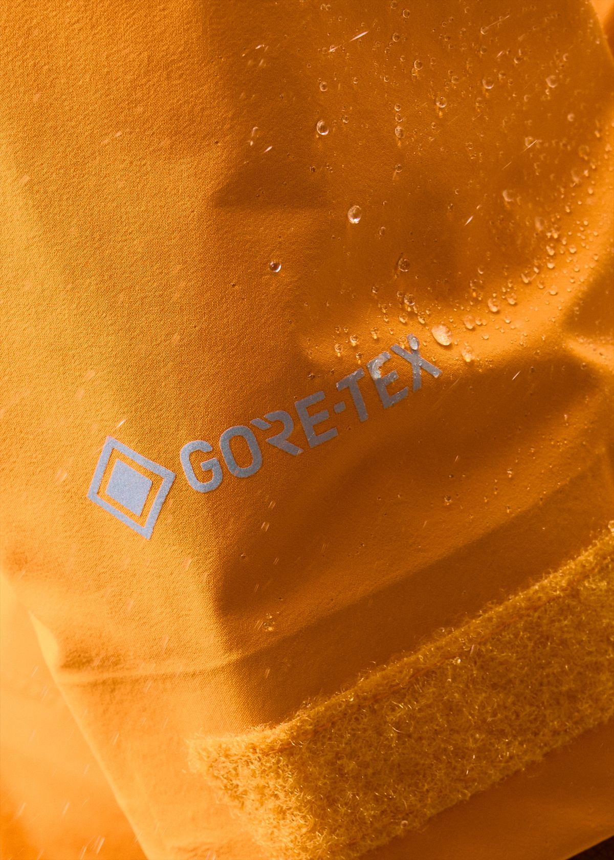  GORE-TEX waterproof protection 