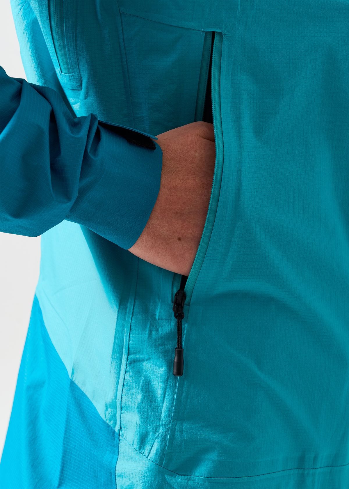 Harness compatible hand pockets