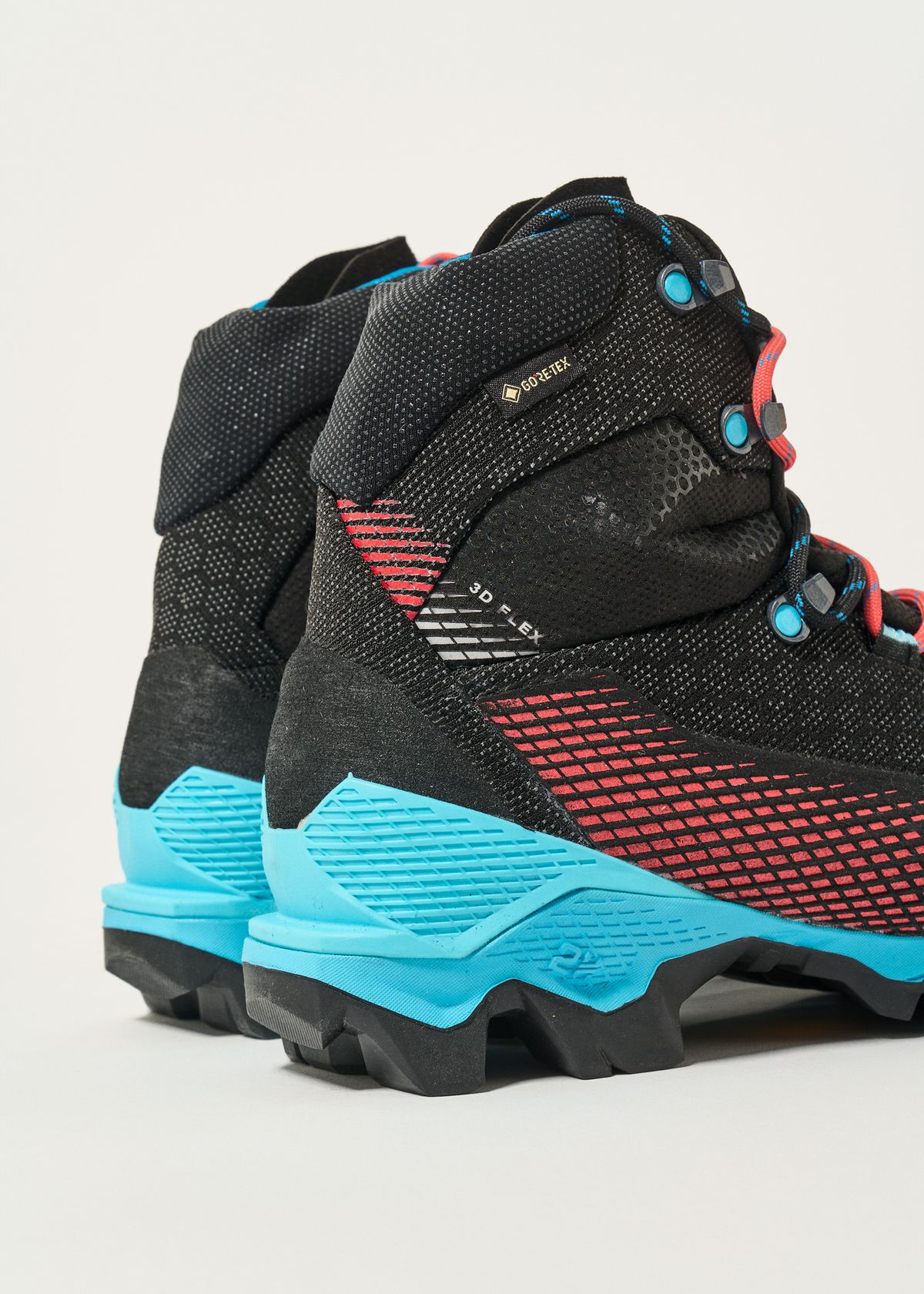 GORE-TEX Performance Comfort waterproof protection