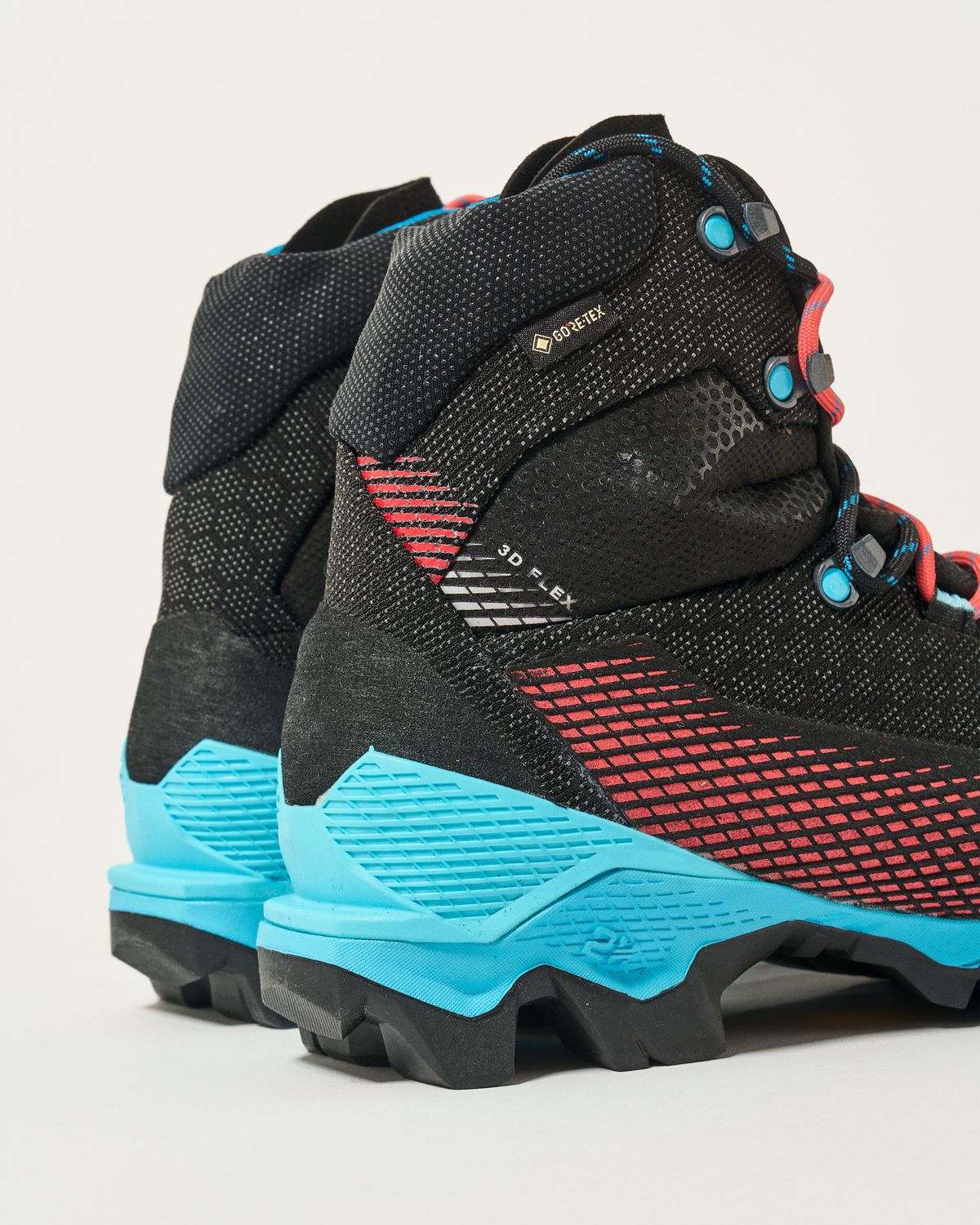 GORE-TEX Performance Comfort waterproof protection