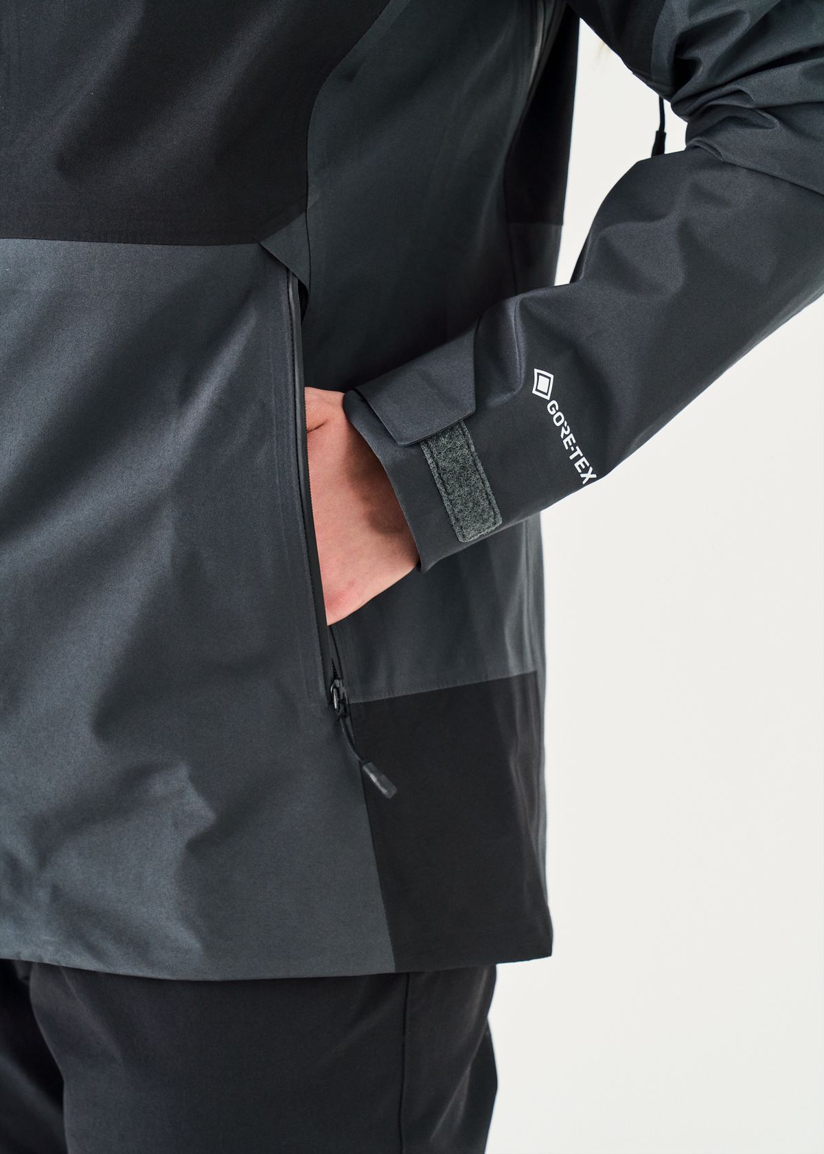 Adjustable Velcro cuffs 