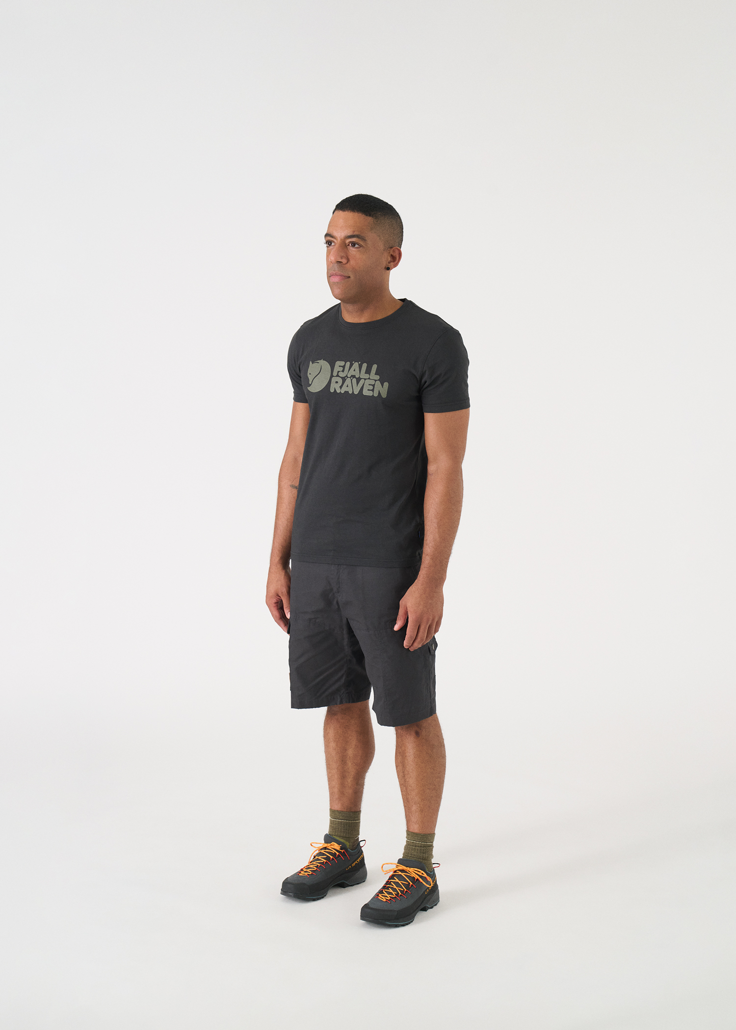 258186903_model_ellisbrigham_0