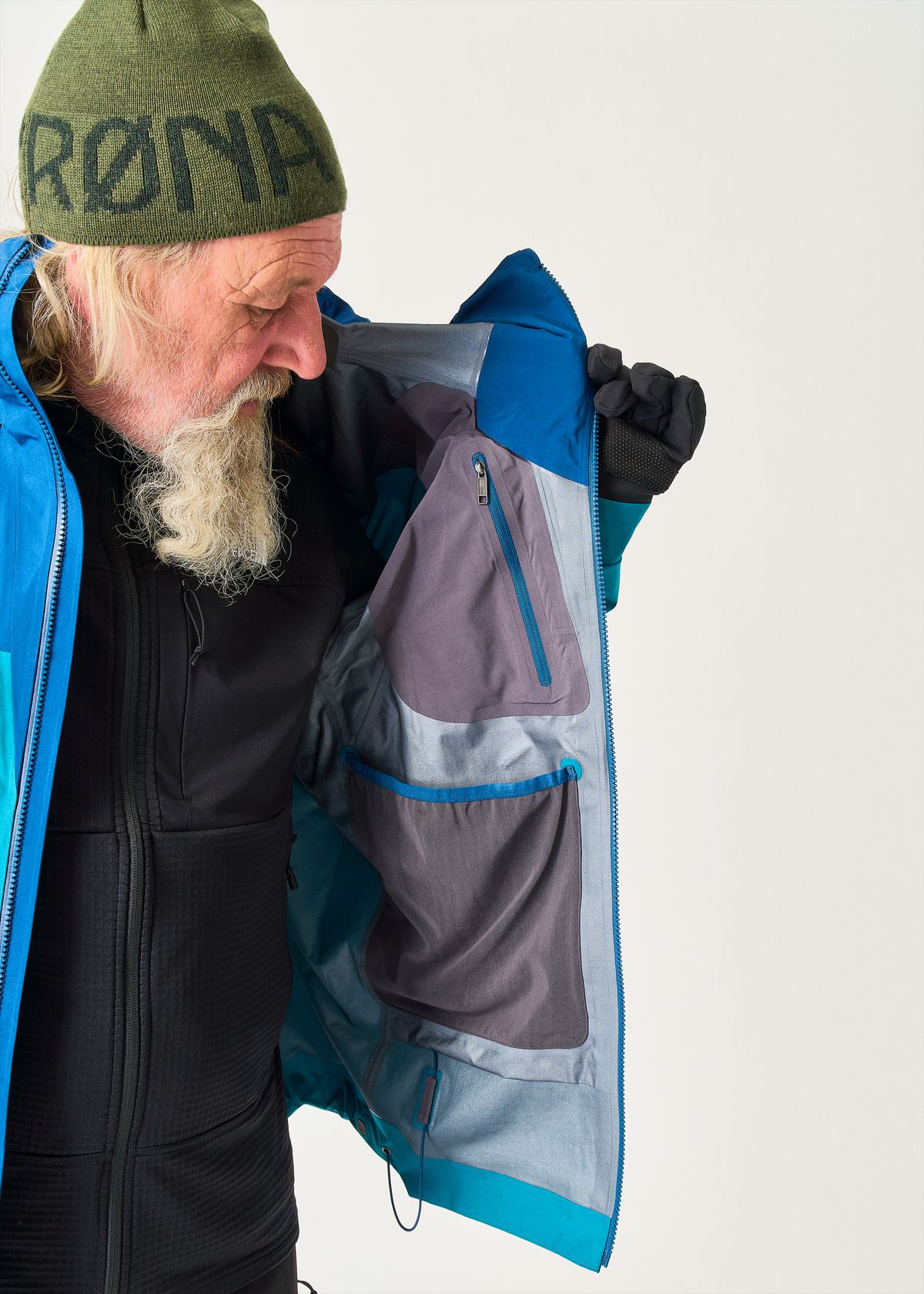  Internal zipped pocket 