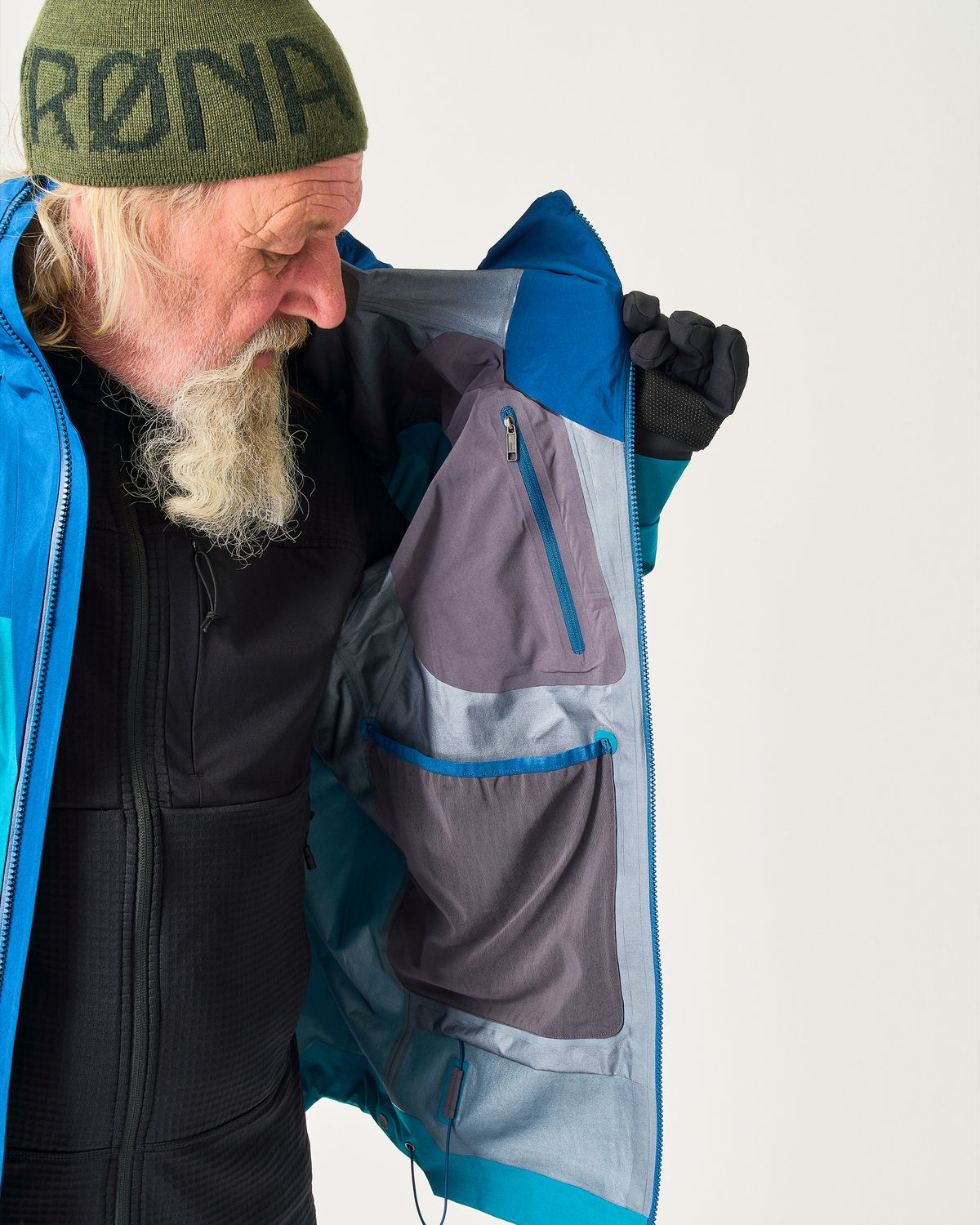  Internal zipped pocket 