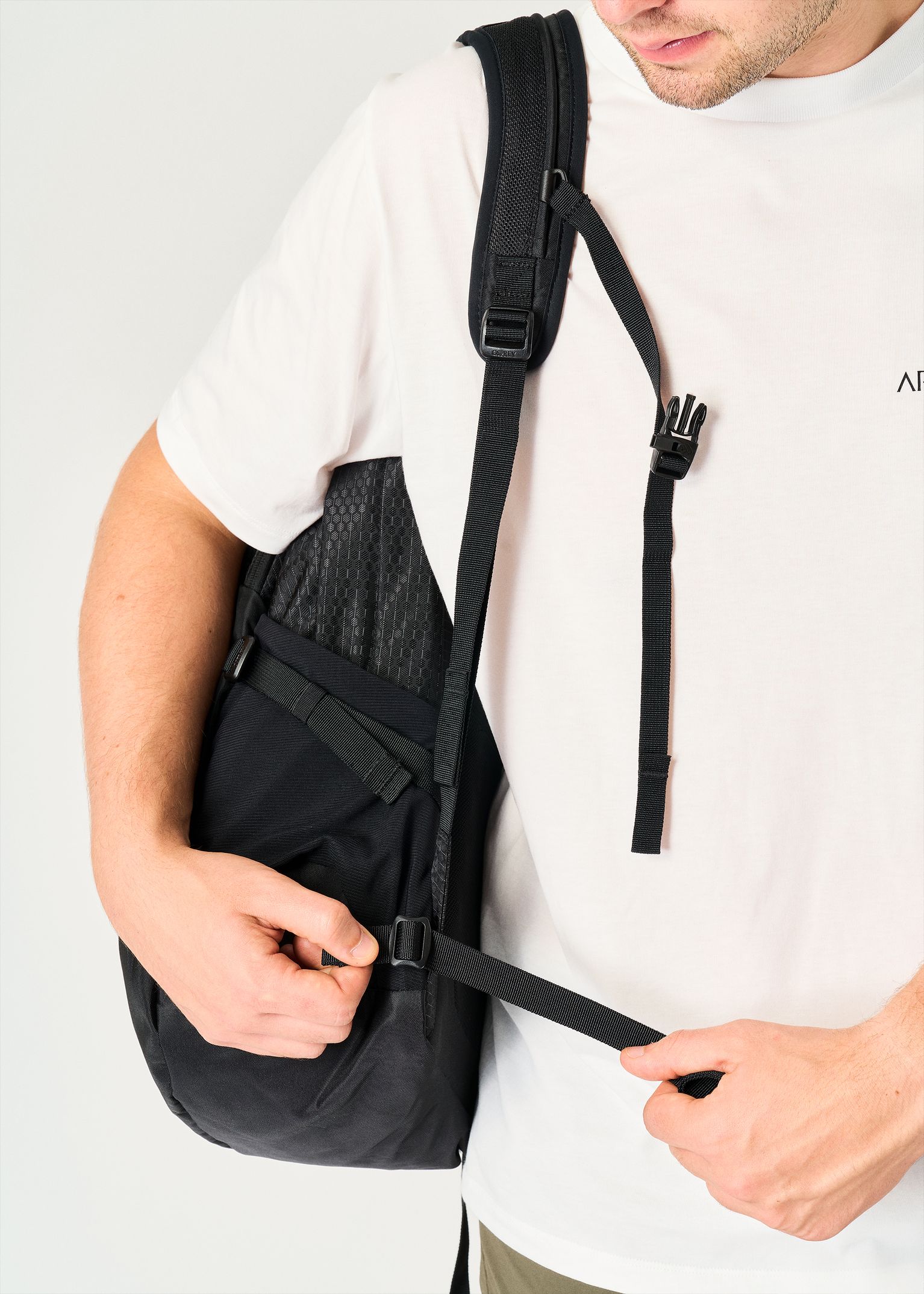 Removable hip belt