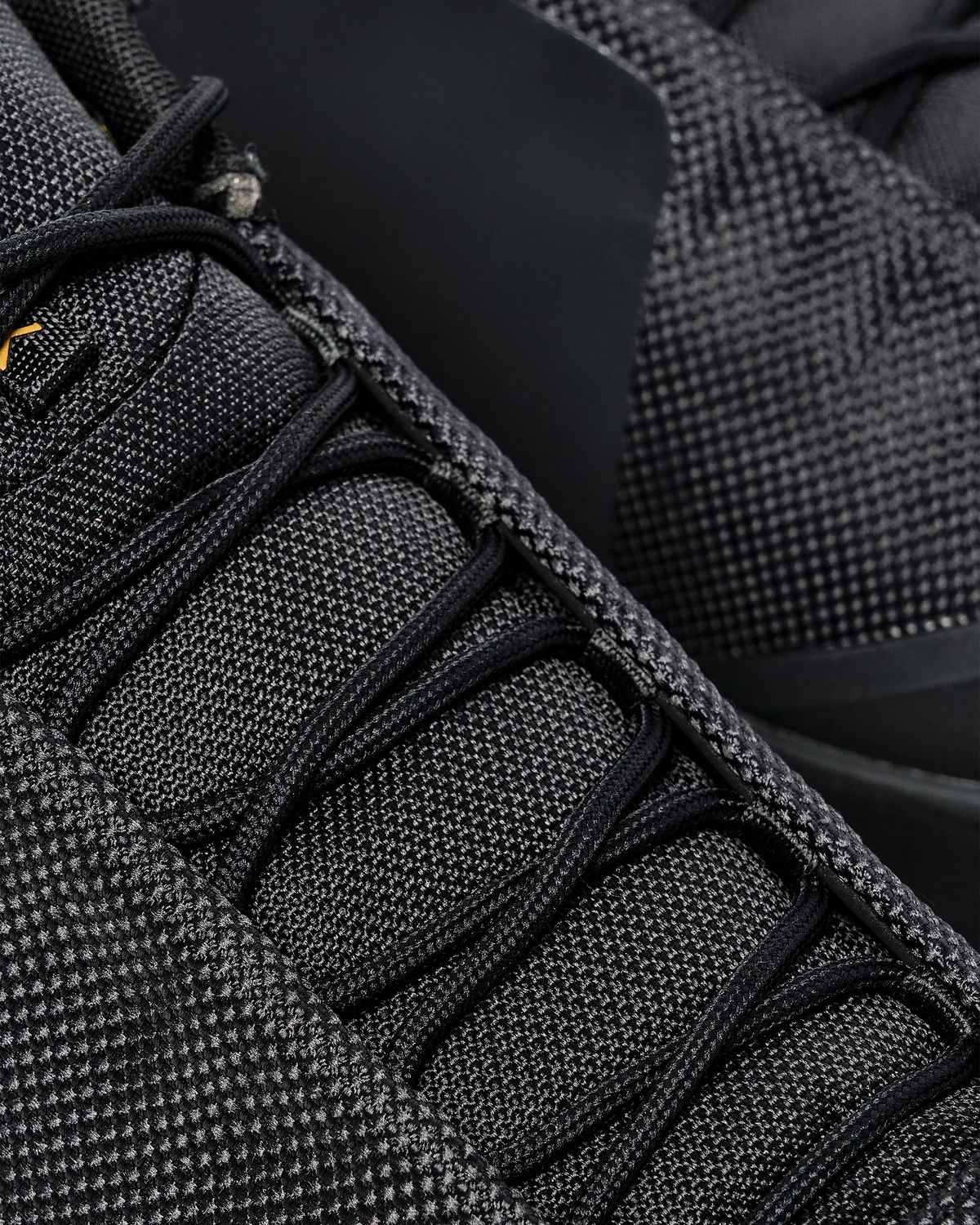 U-throat construction