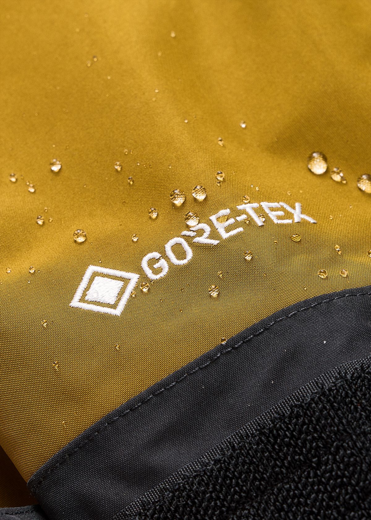  GORE-TEX waterproof protection 
