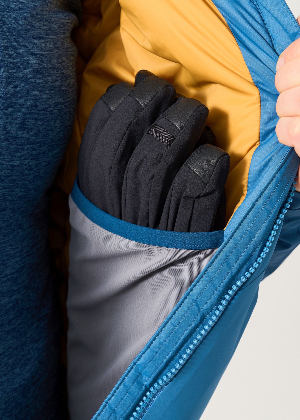 Internal drop pocket   