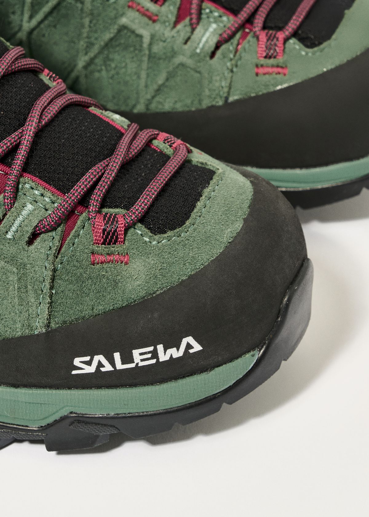 To-the-toe lace closure 