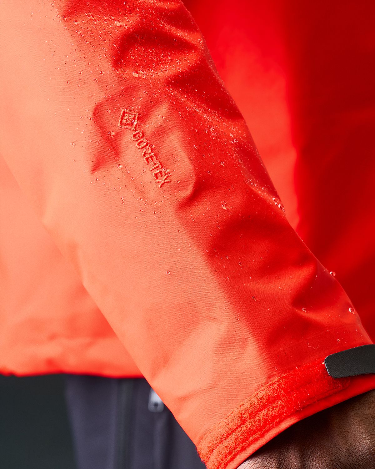 GORE-TEX 3-layer expanded polyethylene (ePE) waterproof protection