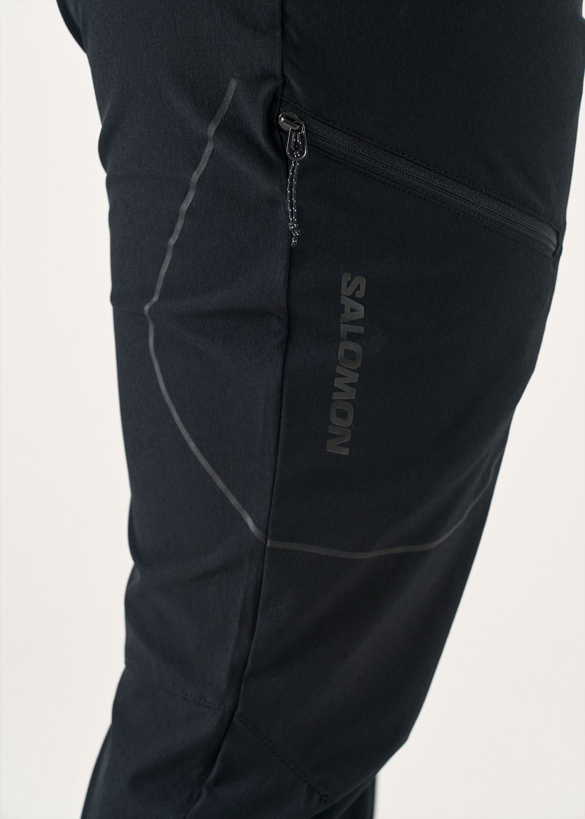 Zipped thigh pocket 