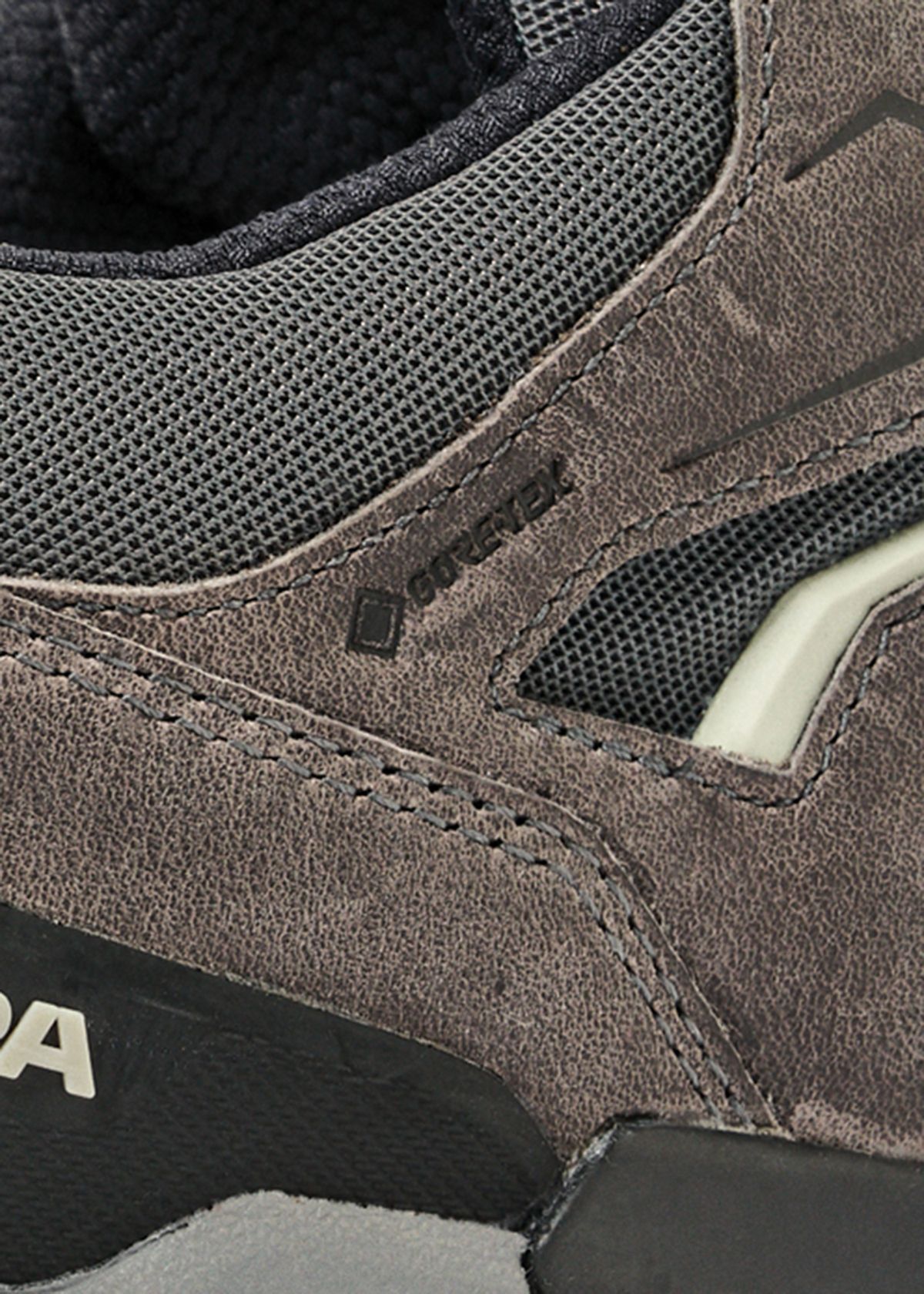 GORE-TEX waterproof protection	