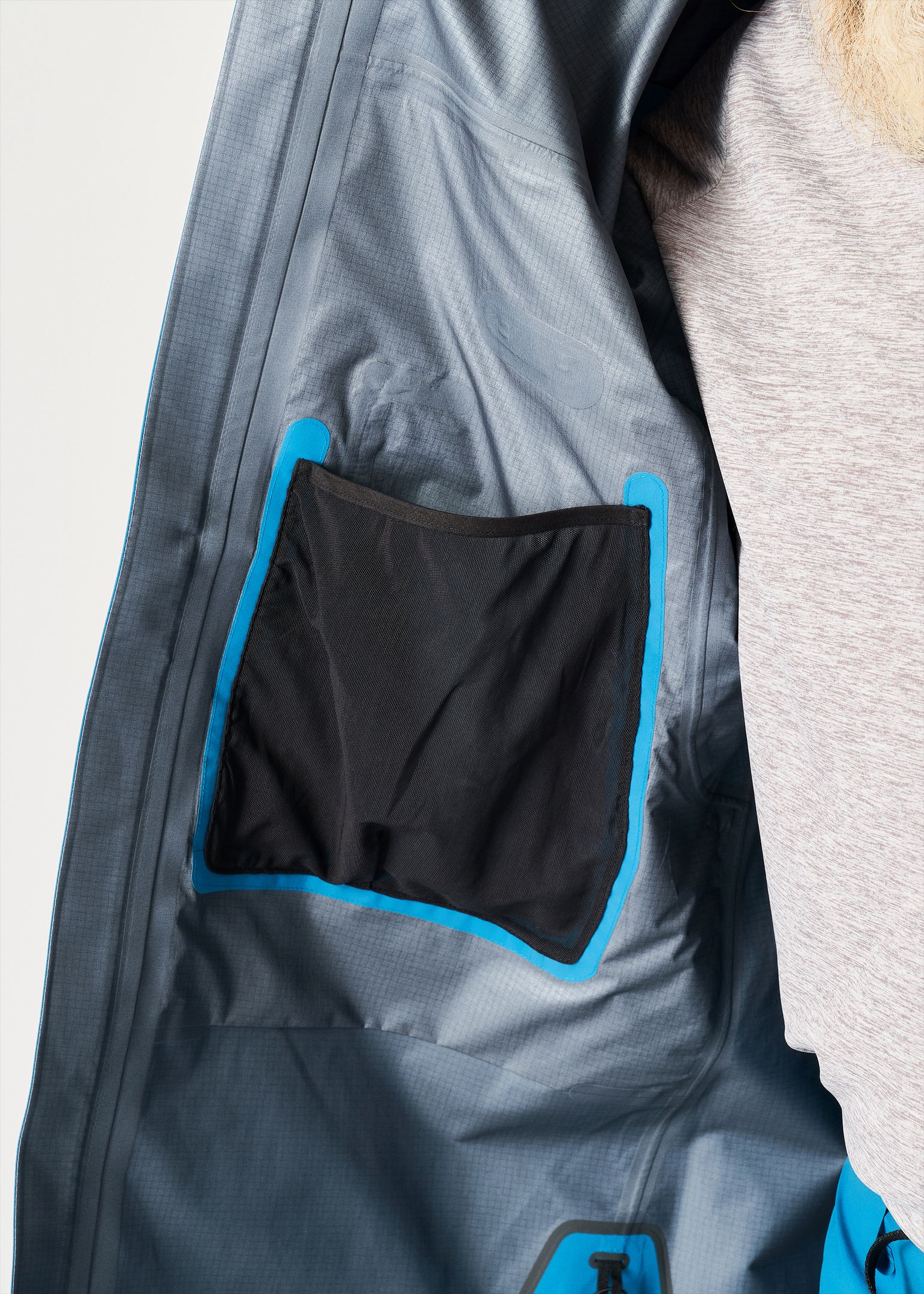 Internal drop pocket