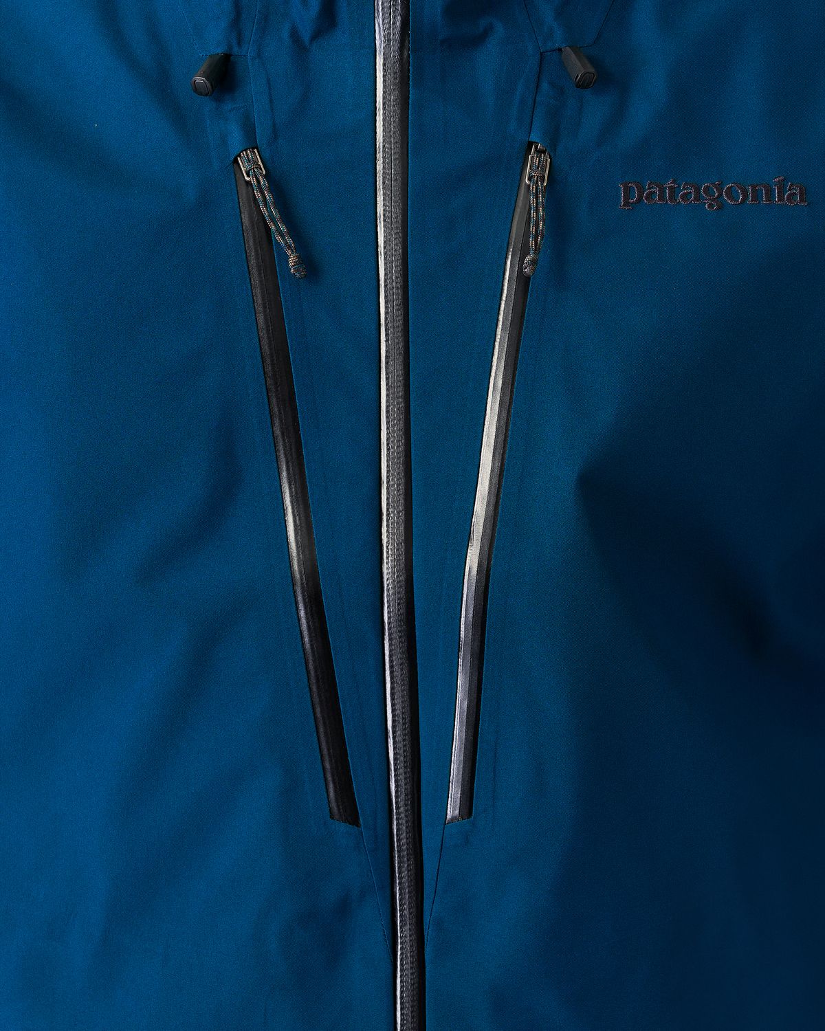  Zipped chest pockets 