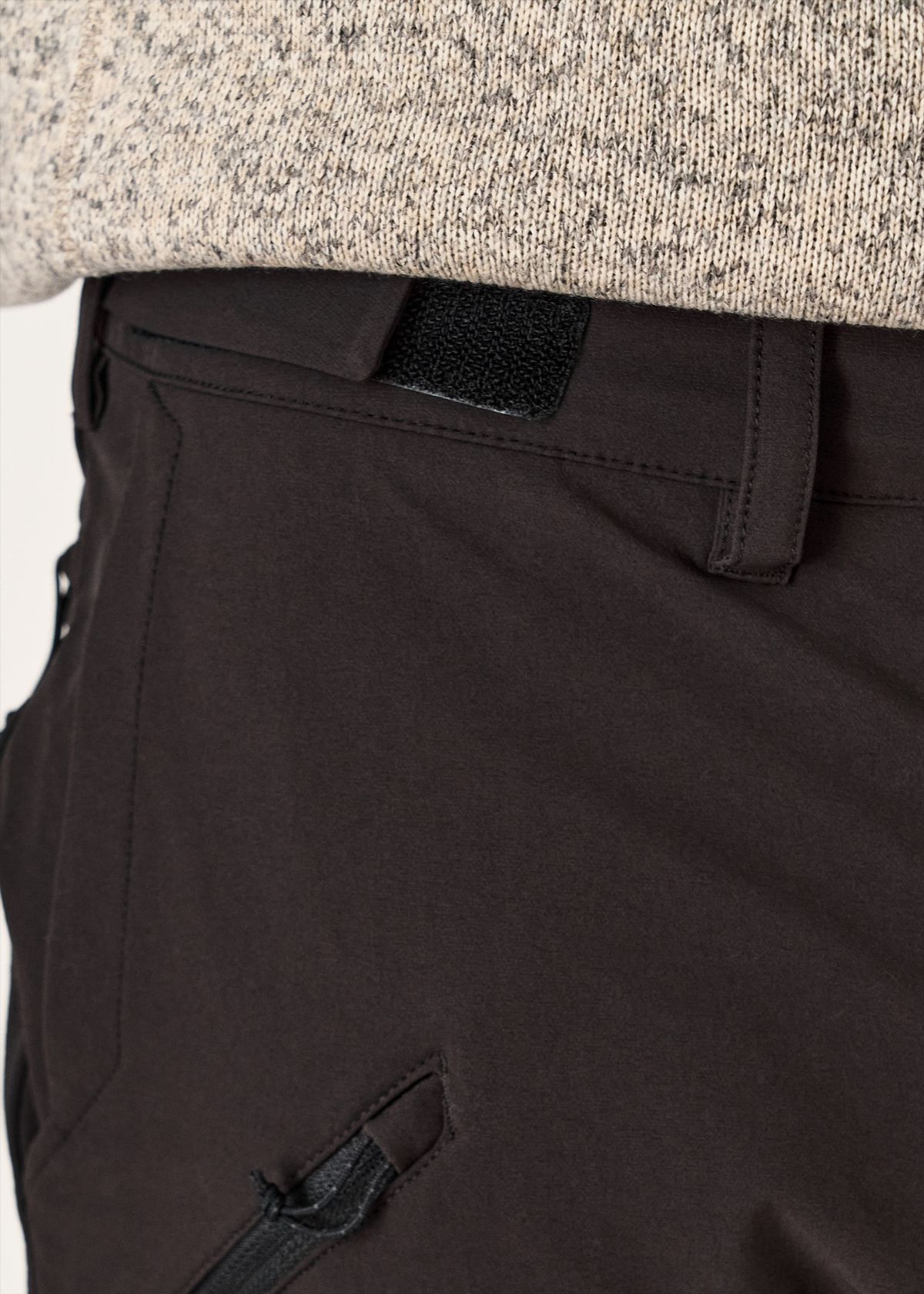  Adjustable waistband 