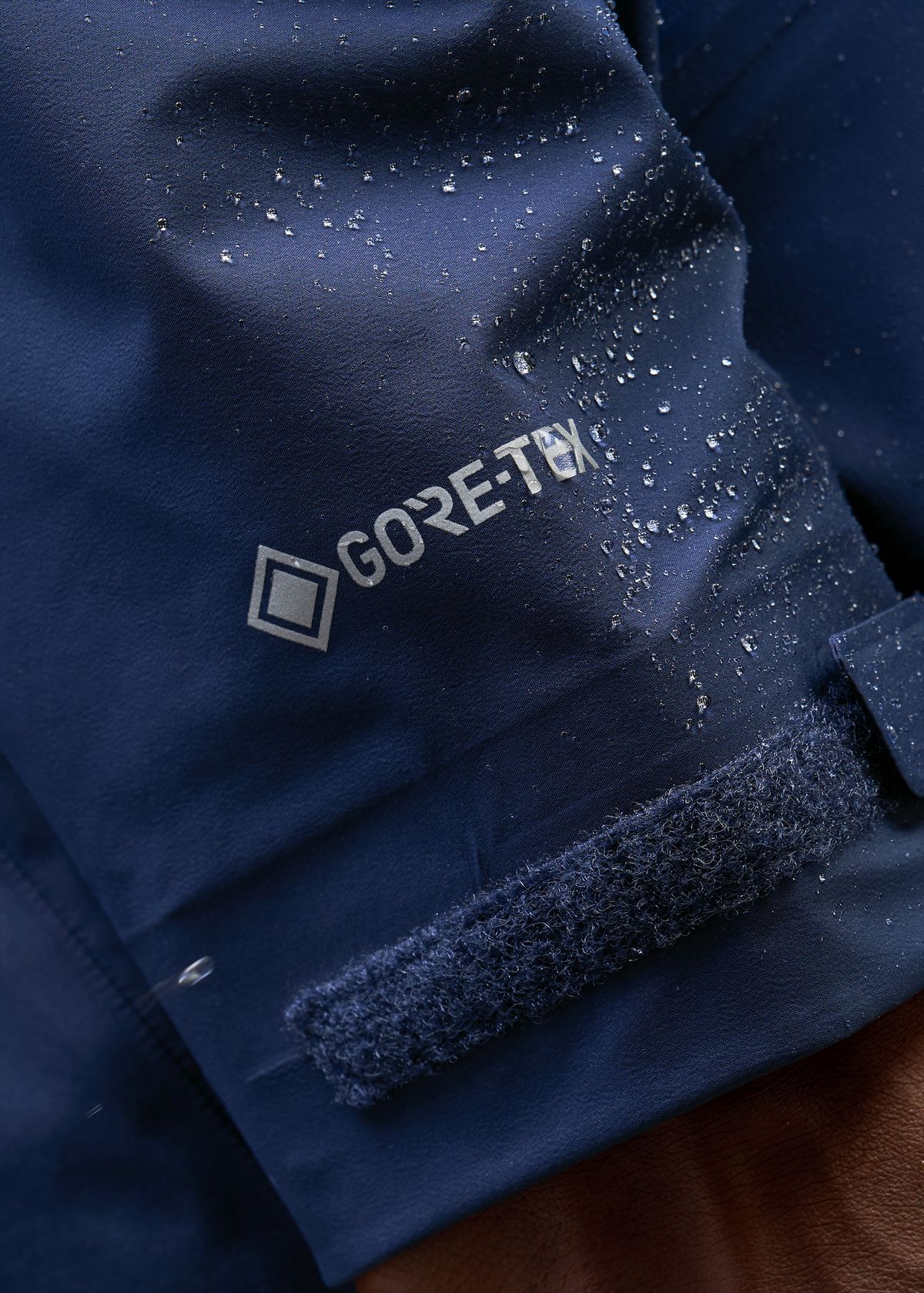  GORE-TEX waterproof protection 