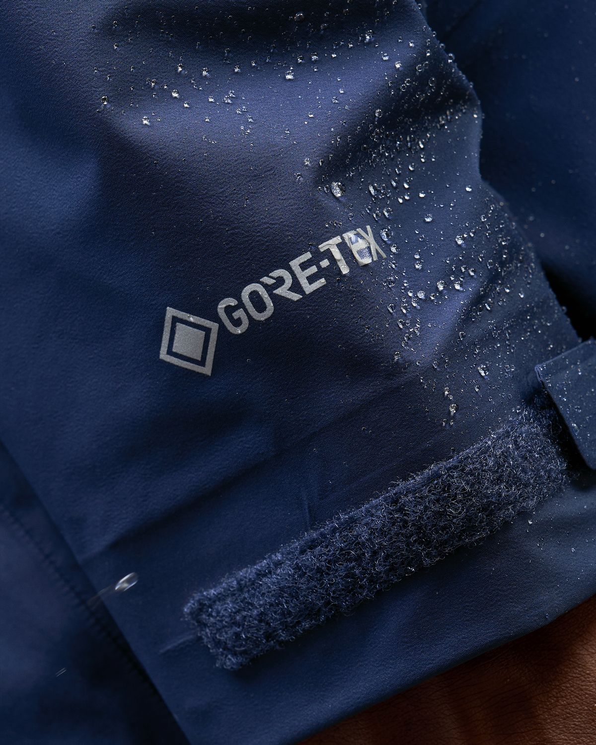  GORE-TEX waterproof protection 