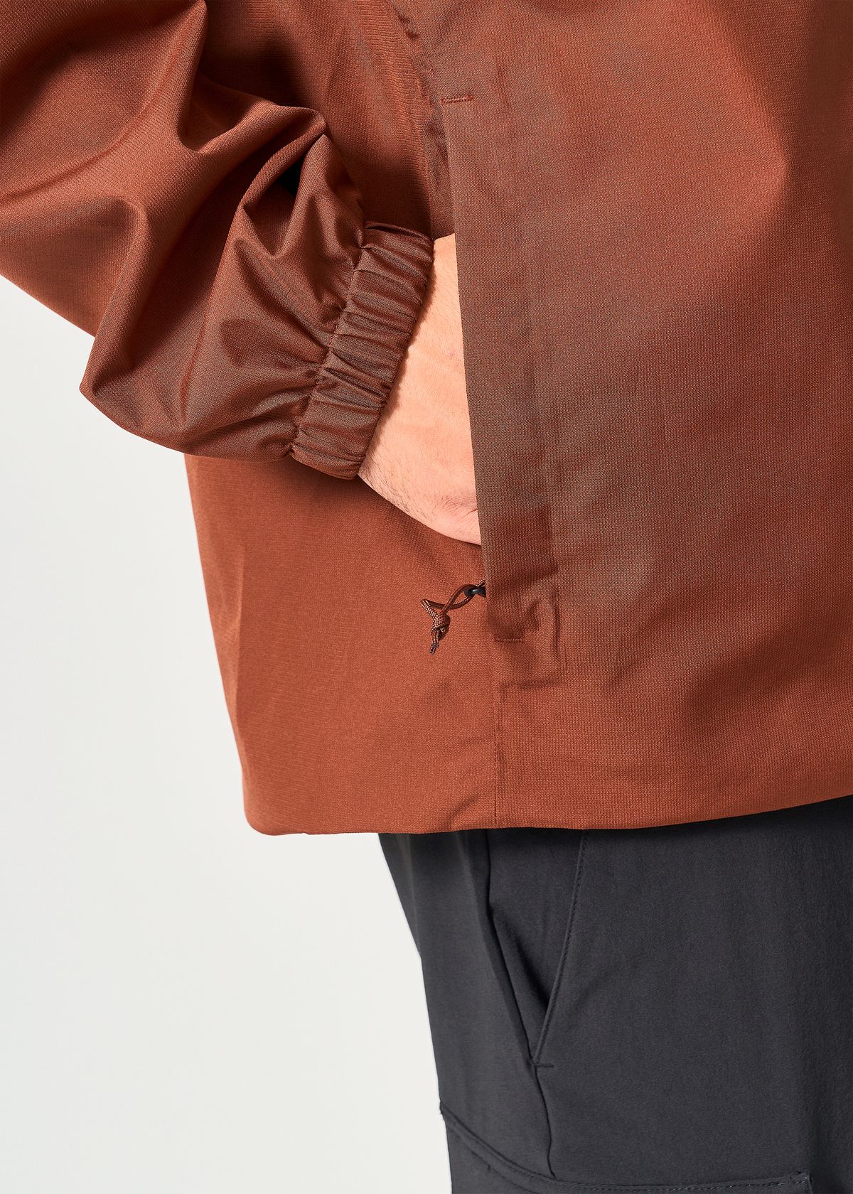 Zipped hand pockets