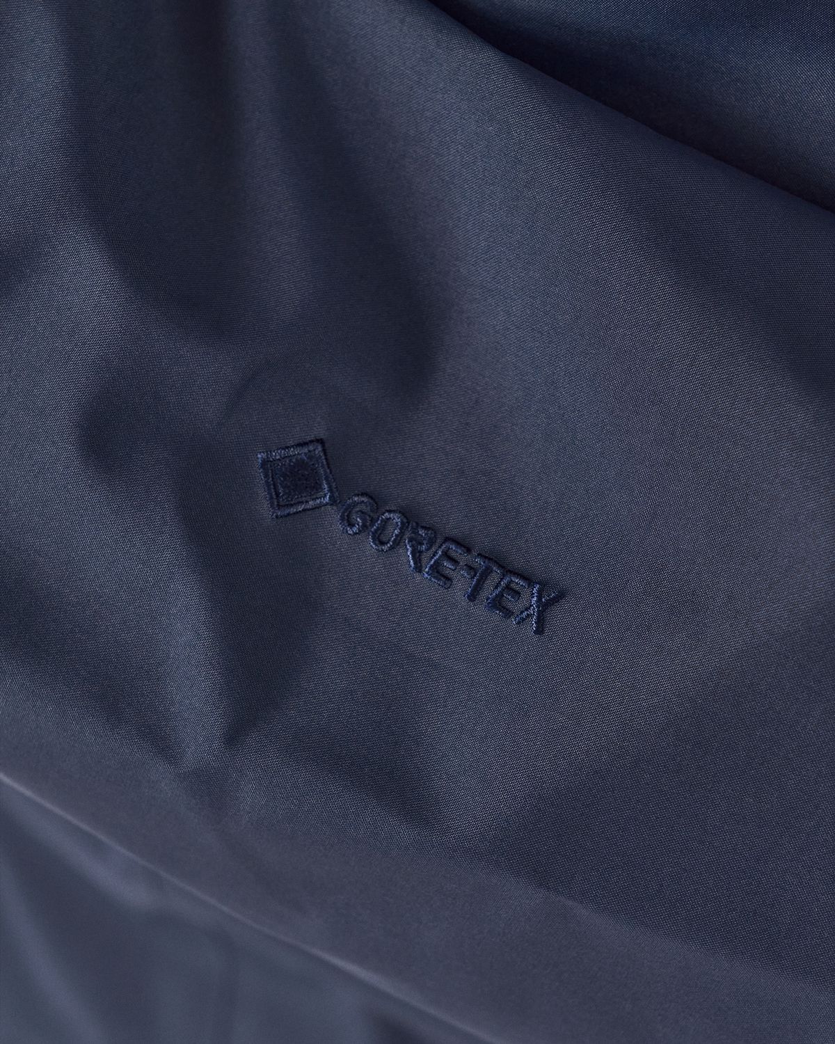 GORE-TEX 3-layer expanded polyethylene (ePE) waterproof protection 