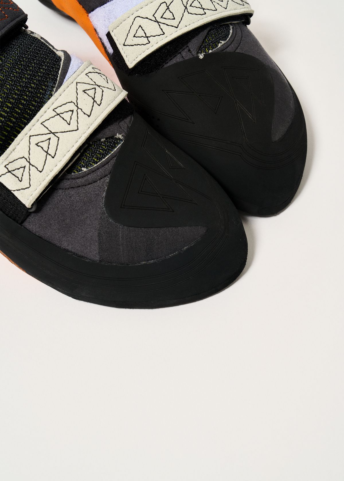 Rubber toe panel