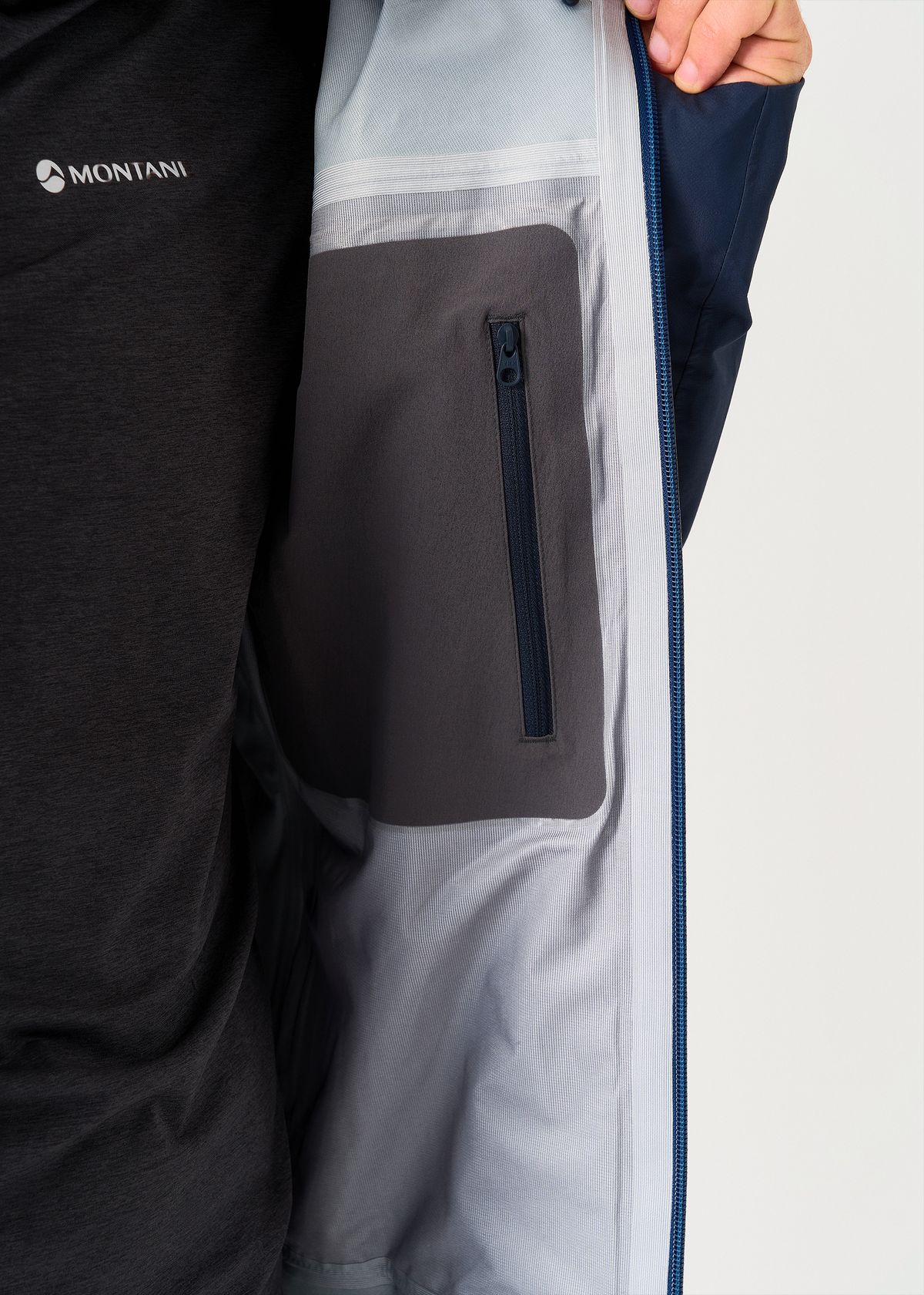 Internal zipped pocket