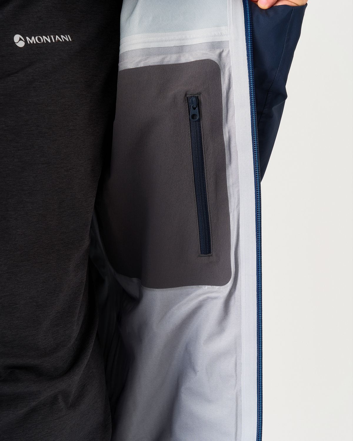 Internal zipped pocket