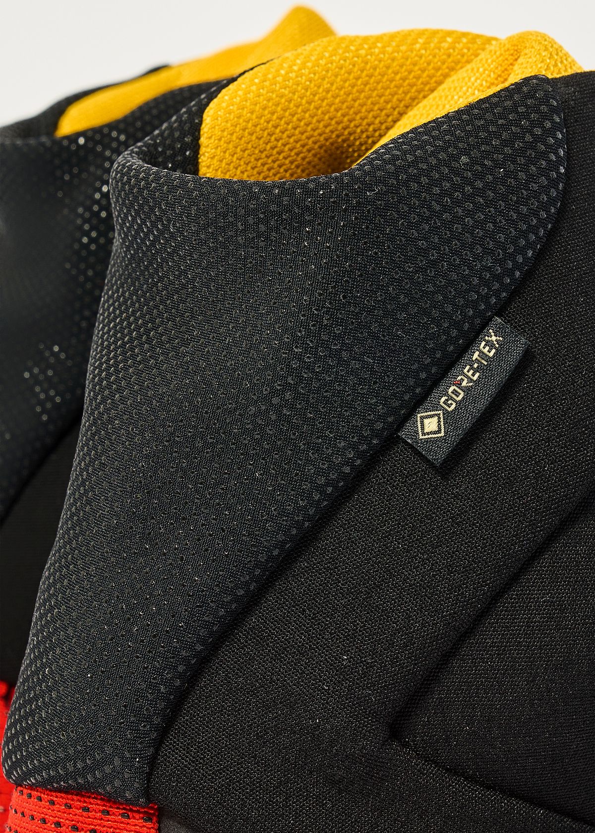 GORE-TEX Performance Comfort waterproof protection