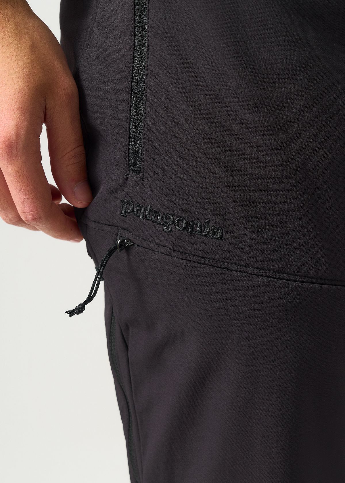  Zipped thigh pockets