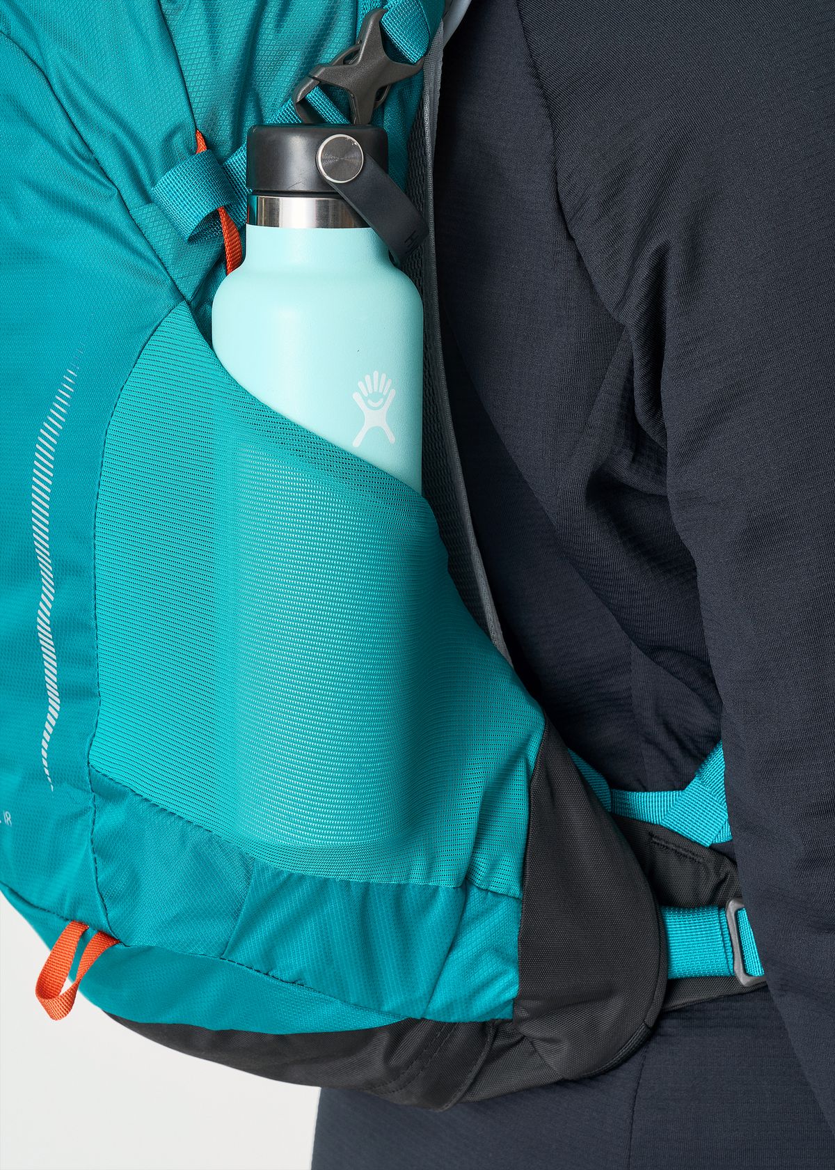 Stretch mesh side pockets