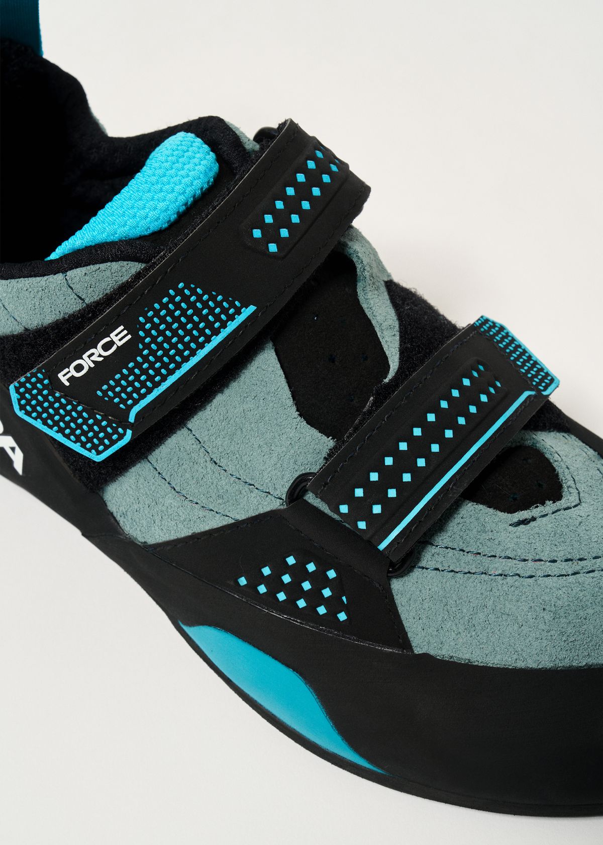 Opposing Velcro closure