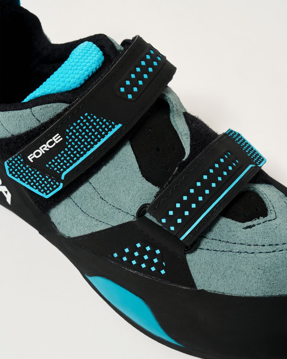 Opposing Velcro closure