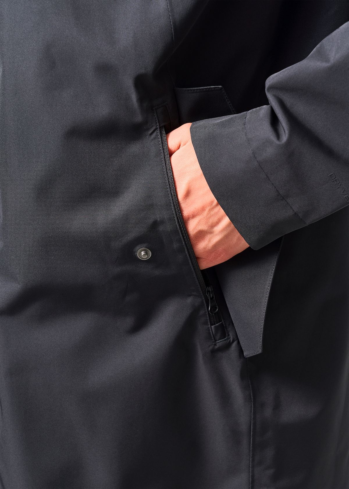 Zipped hand pockets